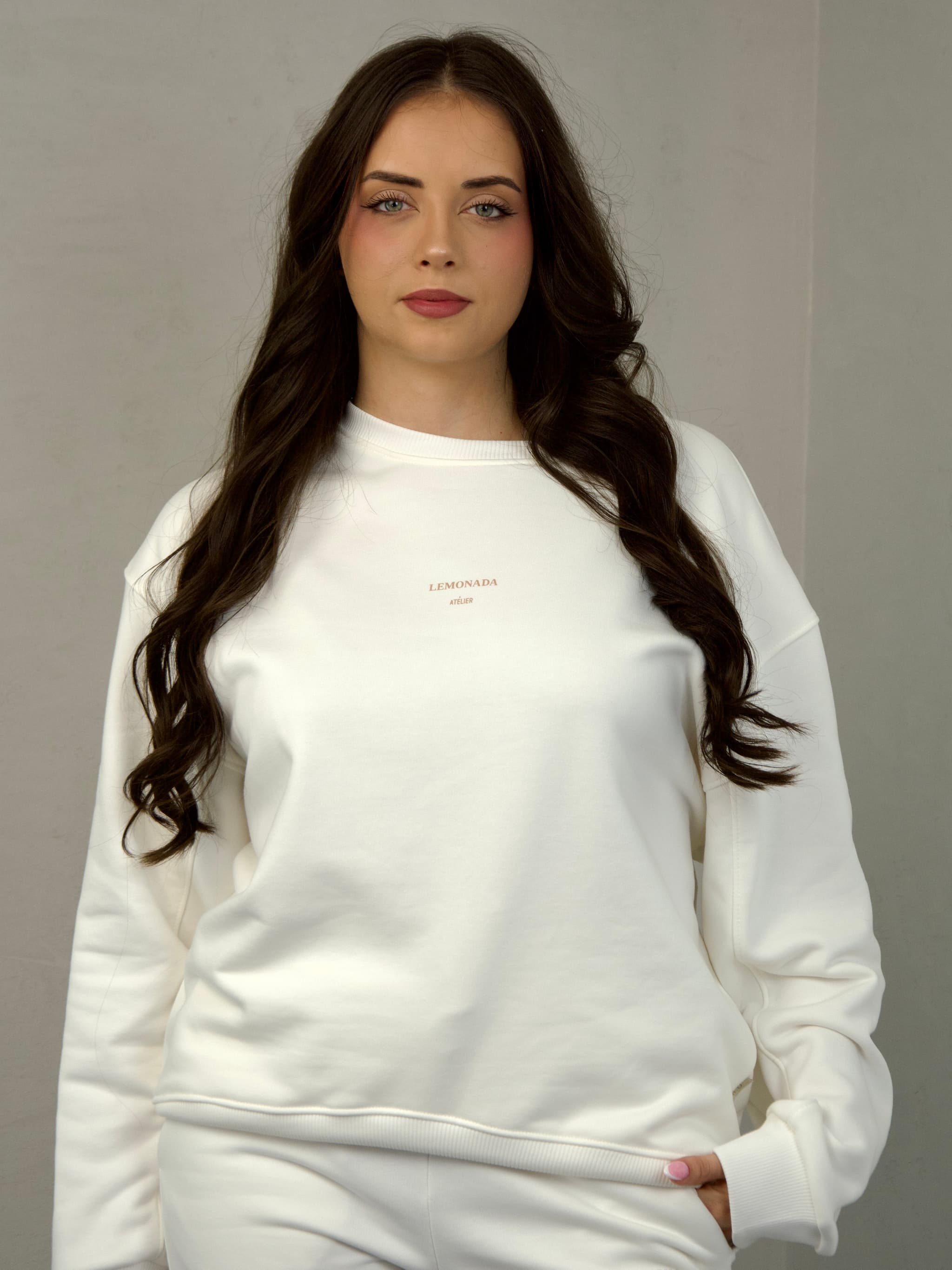 Bluza z delikatnym napisem