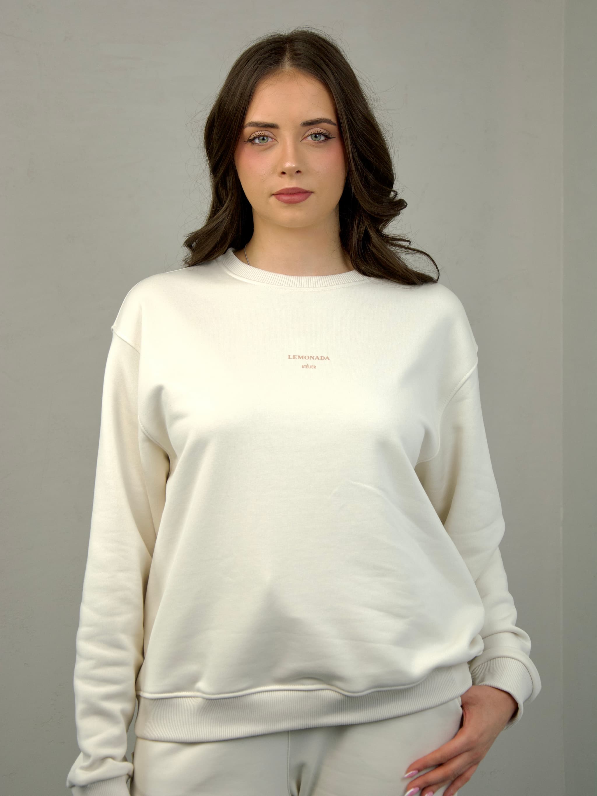Bluza z delikatnym napisem