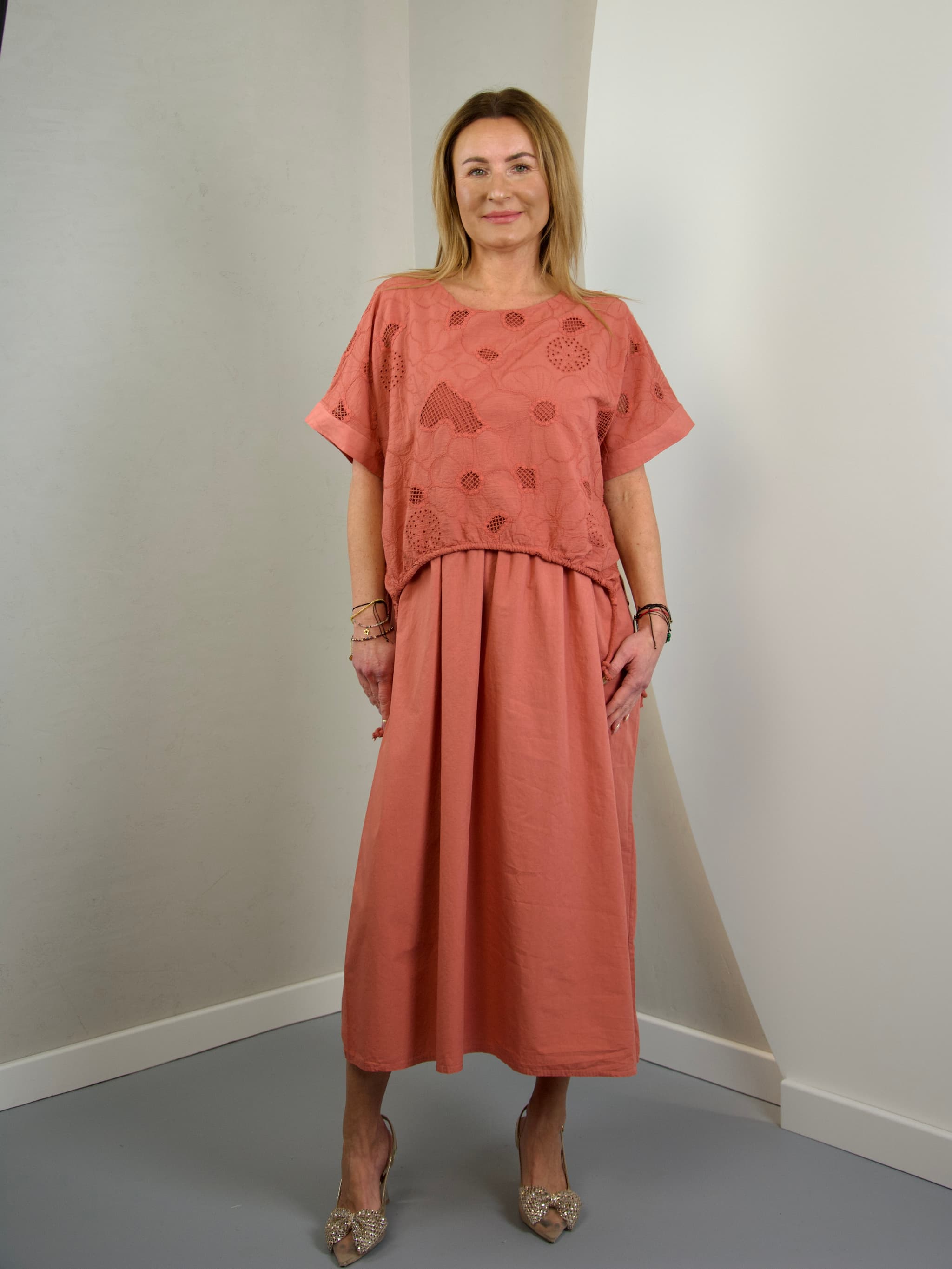Dress with sewn-in flowers