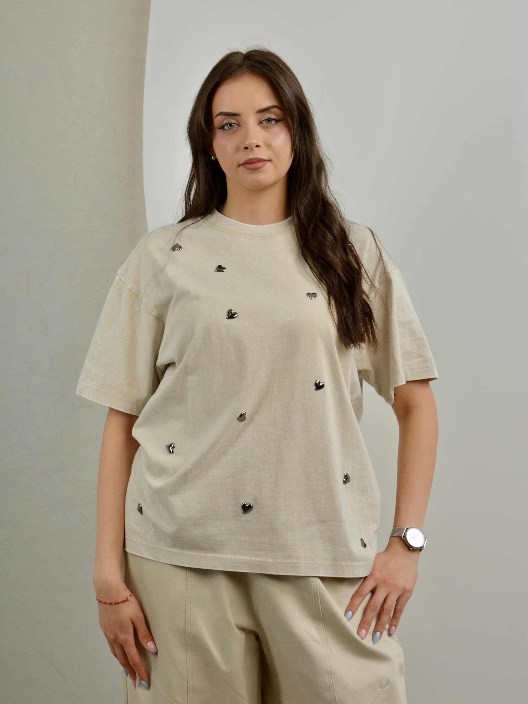 T-shirt ze srebrnymi serduszkami