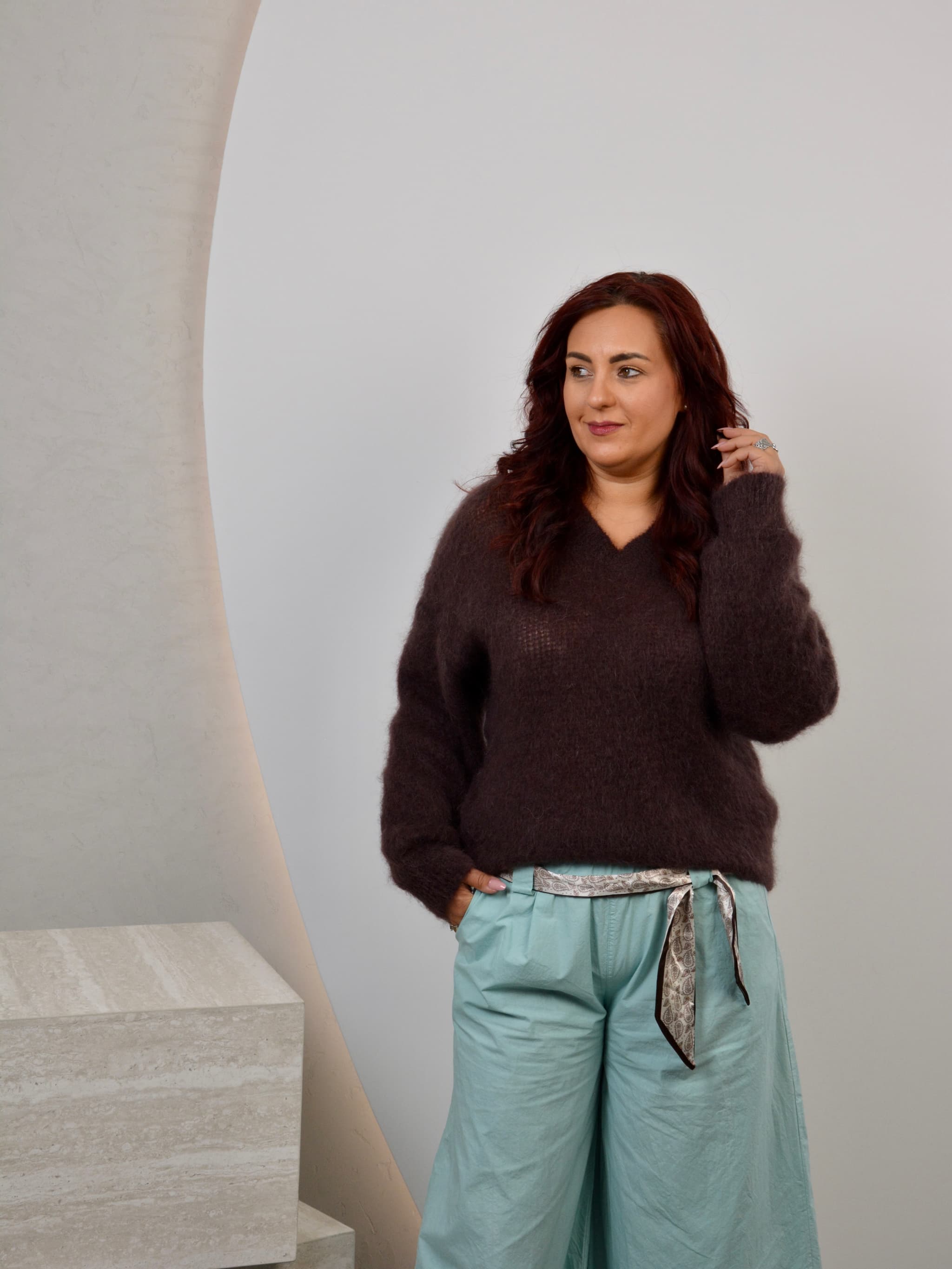 Sweter w serek 80% kid moher