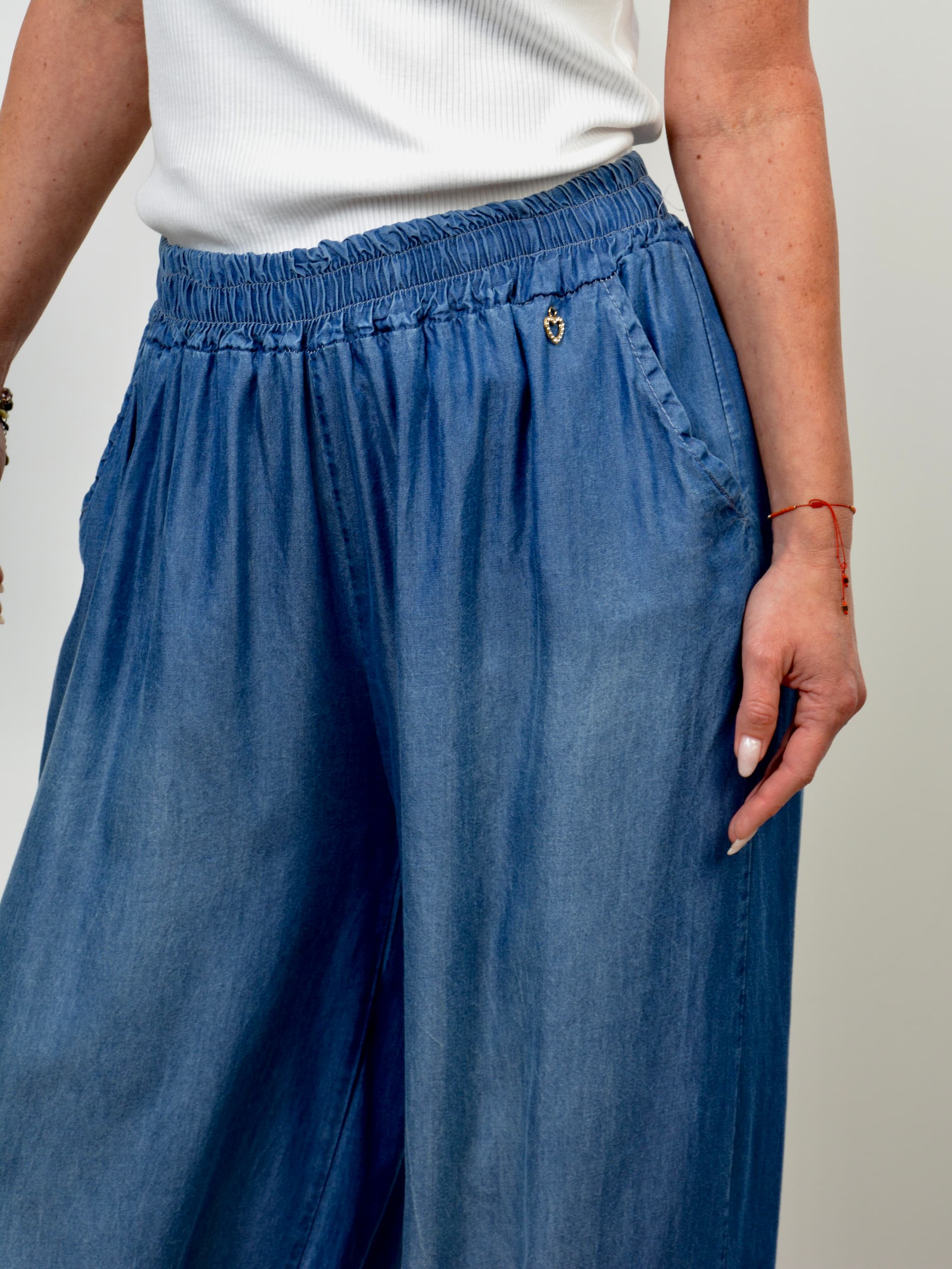 Spodnie typu jeans ze ściągaczami na dole
