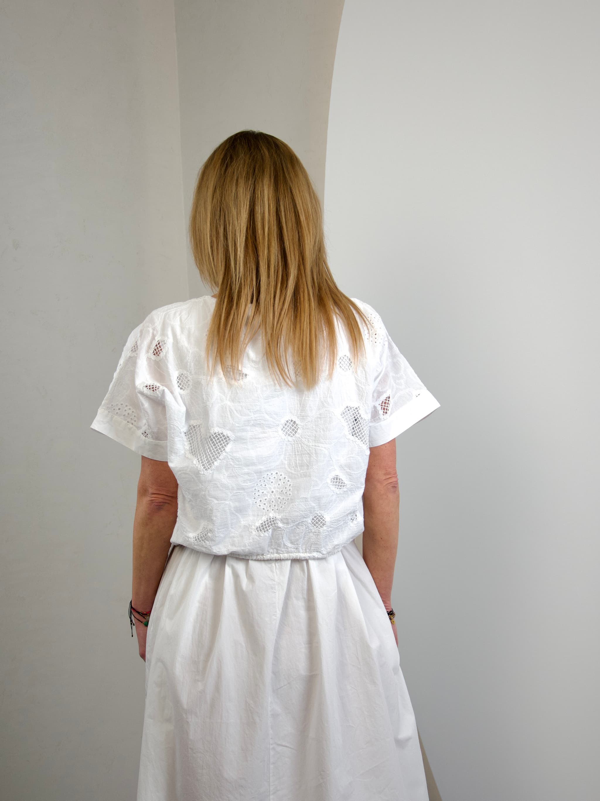 Dress with sewn-in flowers