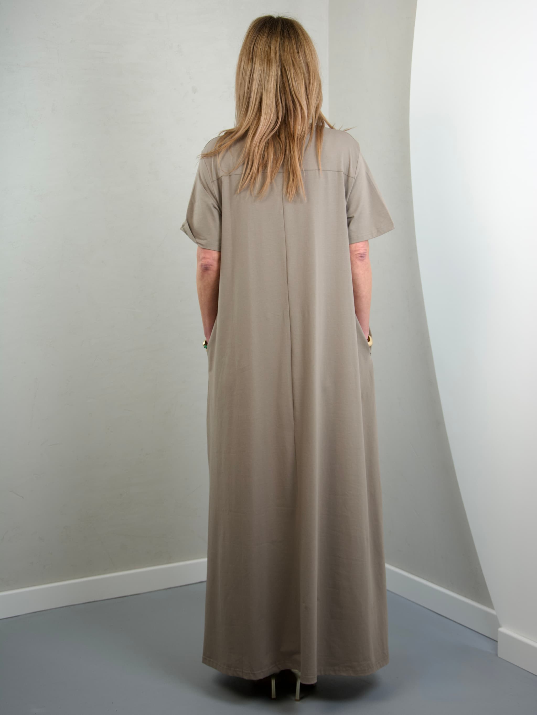 Maxi dress with pockets