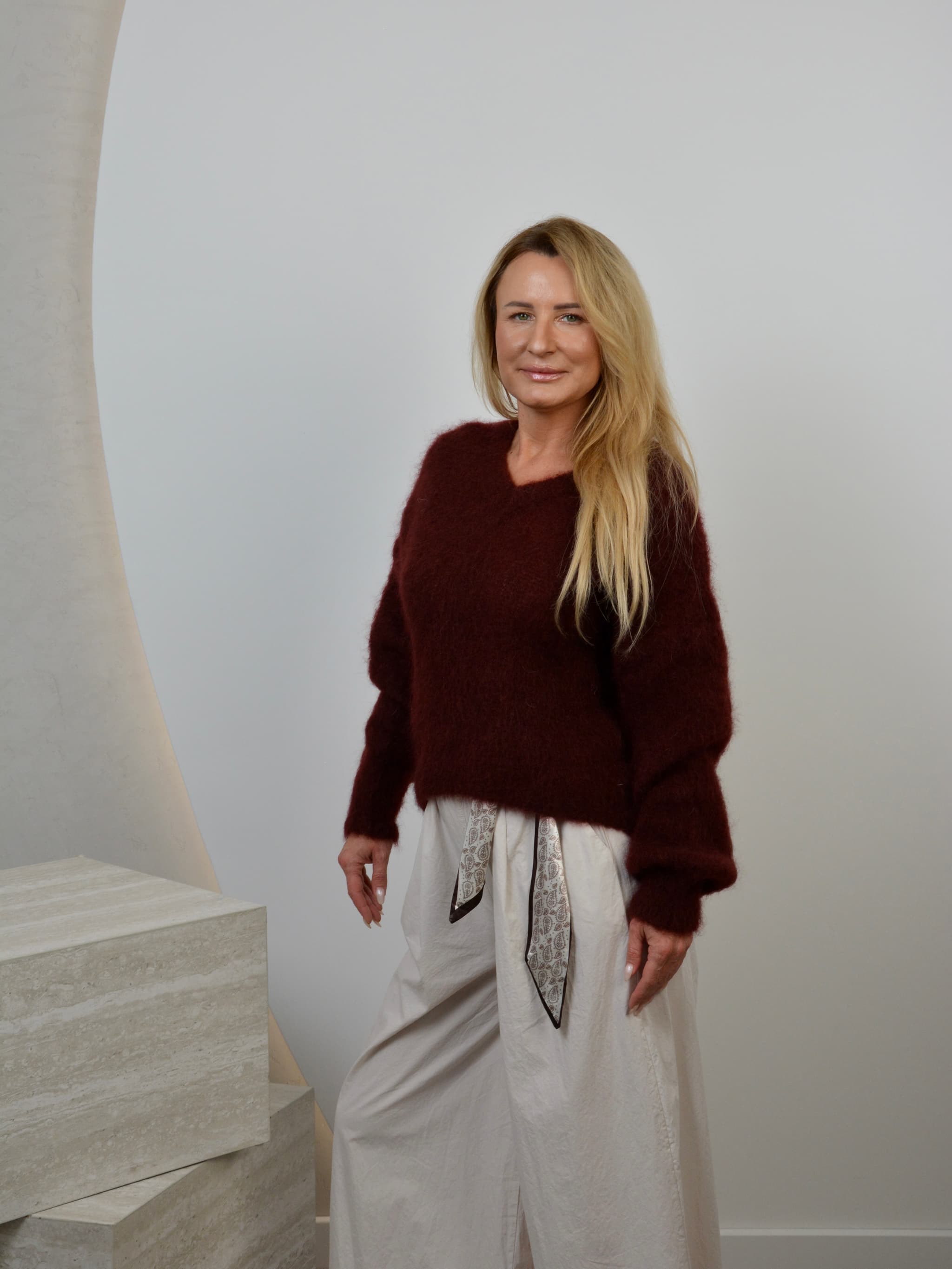Sweter w serek 80% kid moher